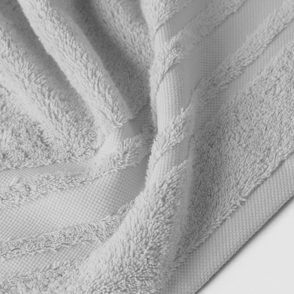 Lola II pearl cotton bath towel