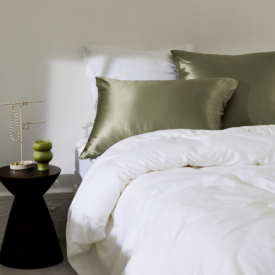 Quartz White Satin & Cotton Bed Set