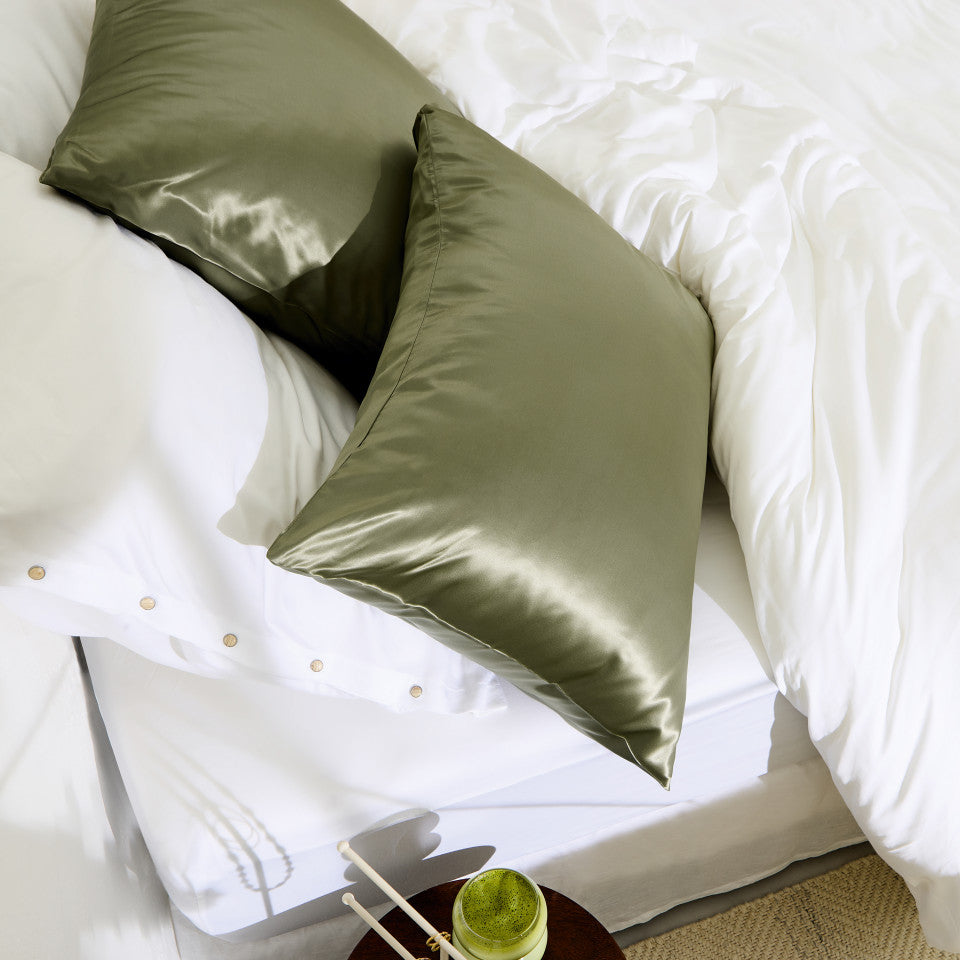 Quartz White Satin & Cotton Bed Set